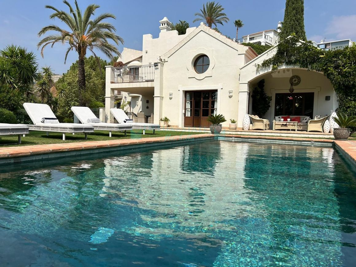 Villa en venta en Estepona