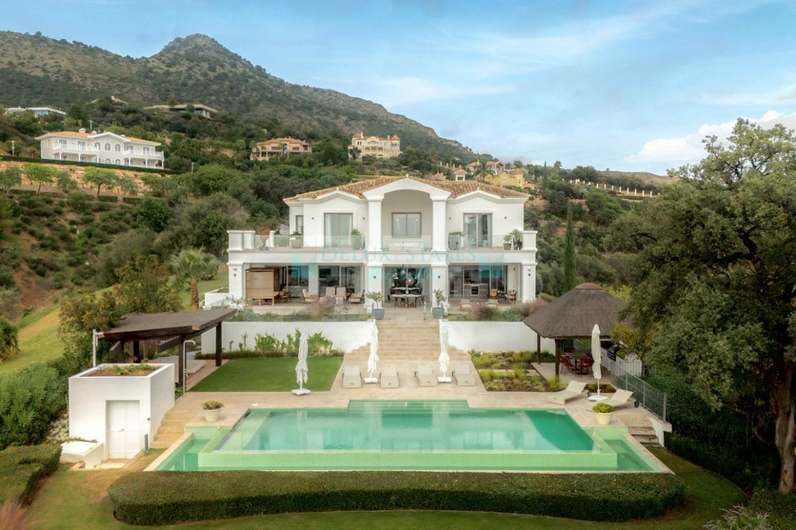 Villa for sale in Benahavis