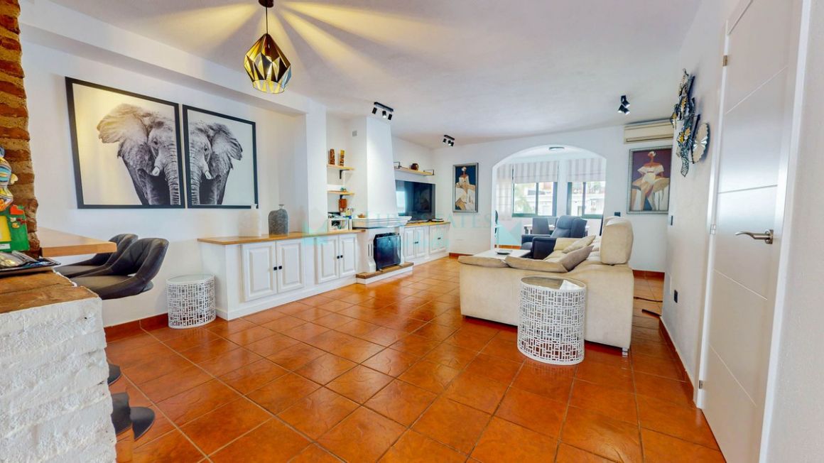 Semi Detached Villa for sale in Benahavis