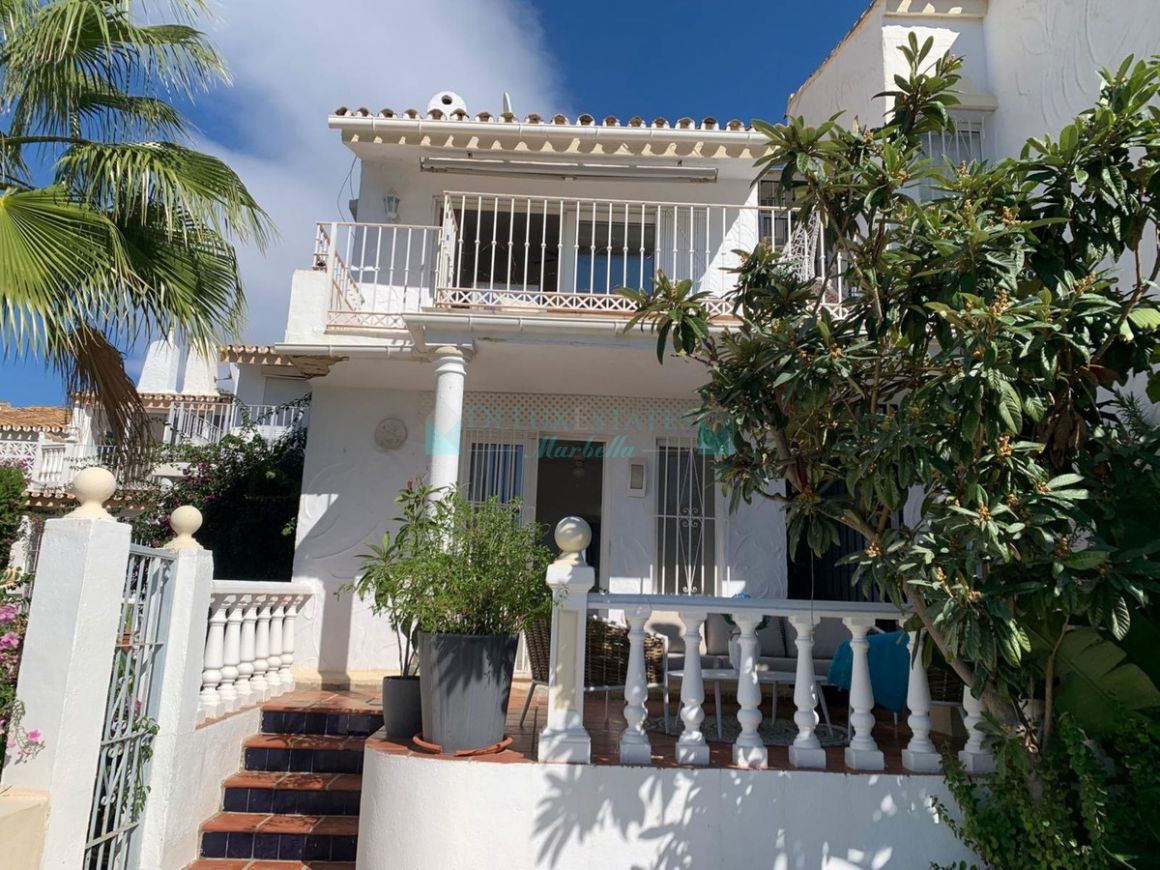 Town House for sale in  Atalaya, Estepona