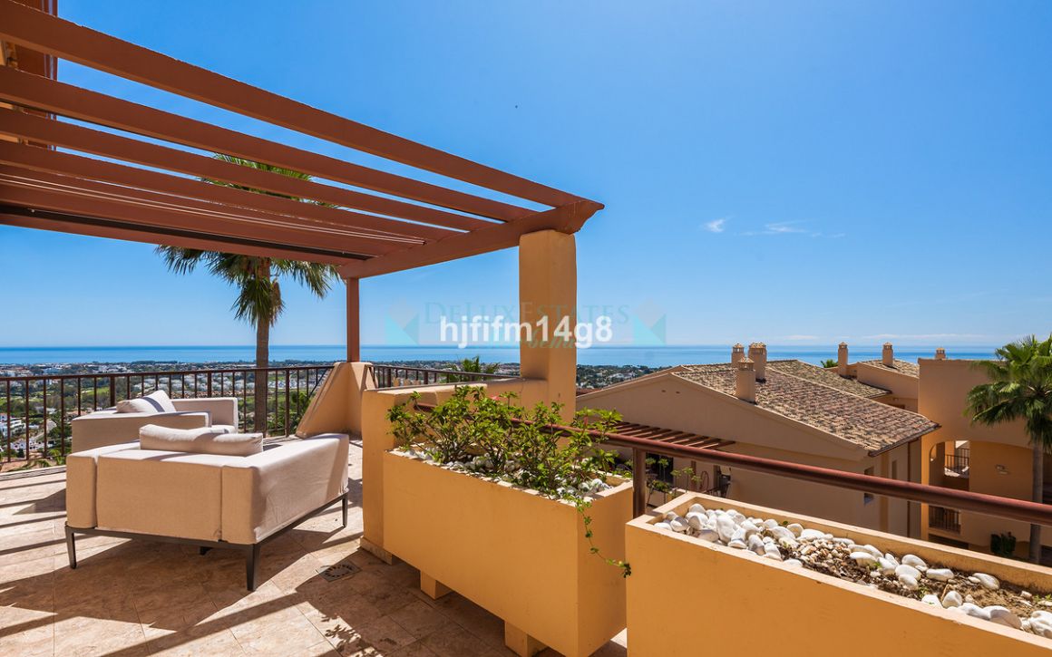 Penthouse for sale in Benahavis