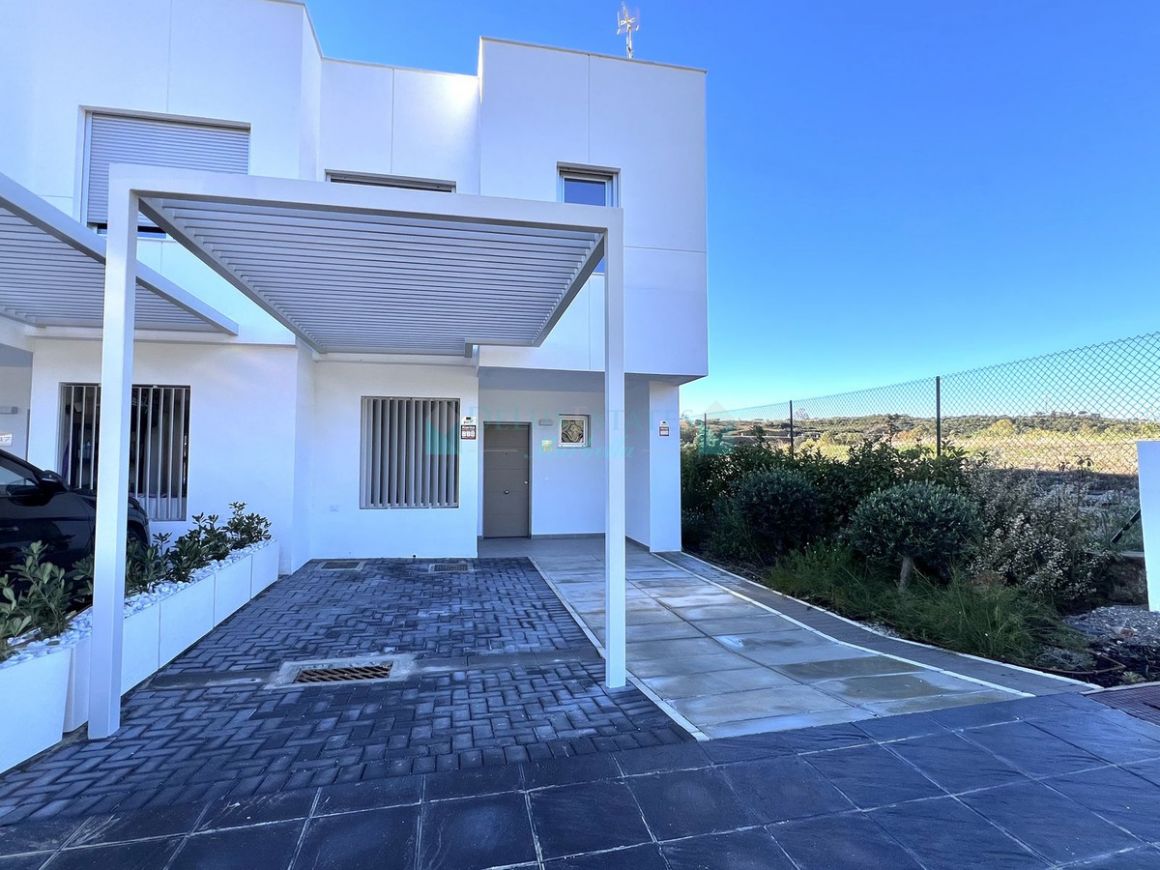 Town House for sale in Estepona