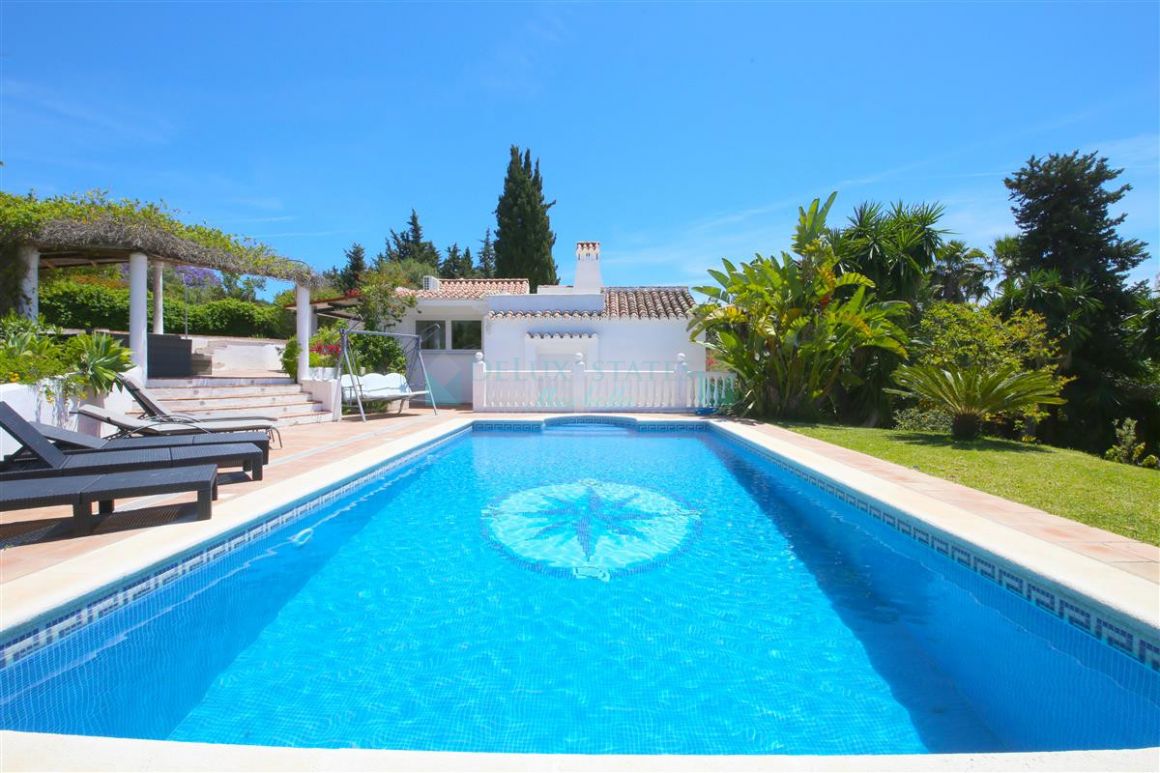 Villa for rent in Estepona