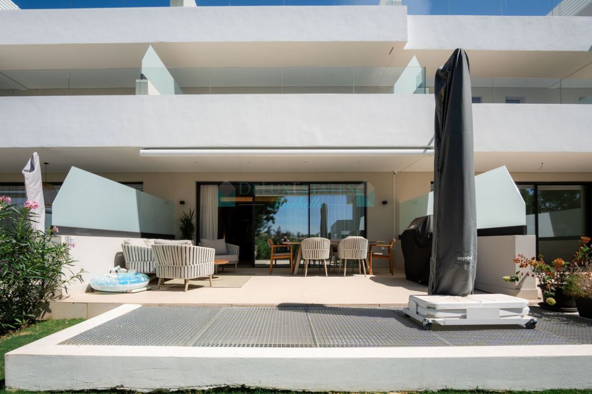 Adosado en alquiler en  Elviria, Marbella Este