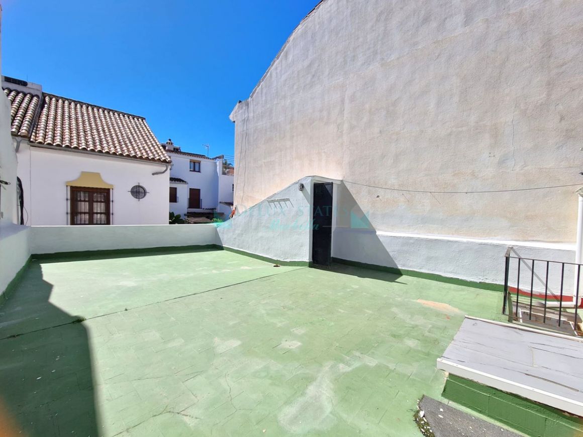 Town House for sale in Estepona