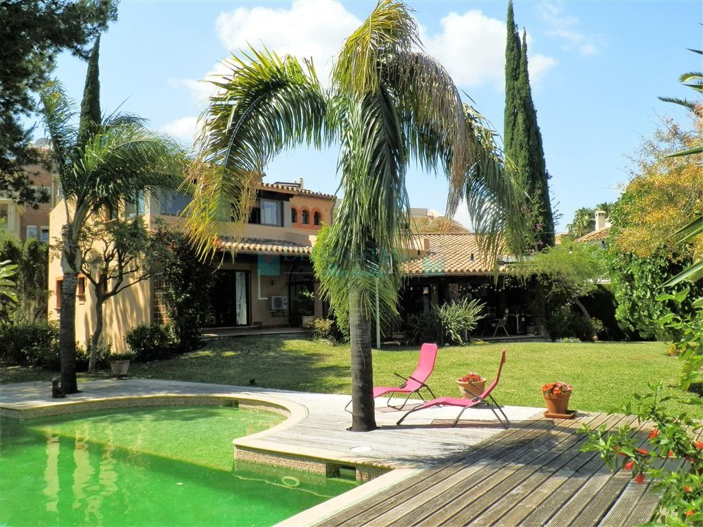 Villa en alquiler en  Bel Air, Estepona