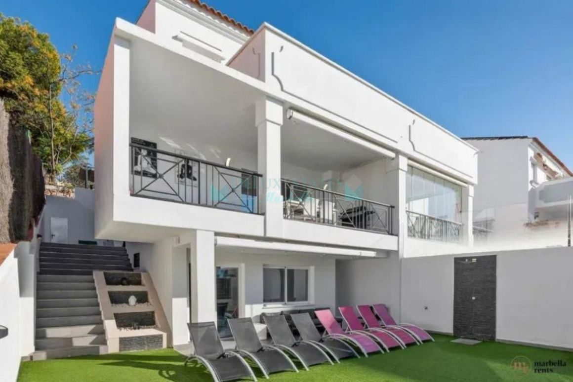 Villa Pareada en venta en  Cabopino, Marbella Este