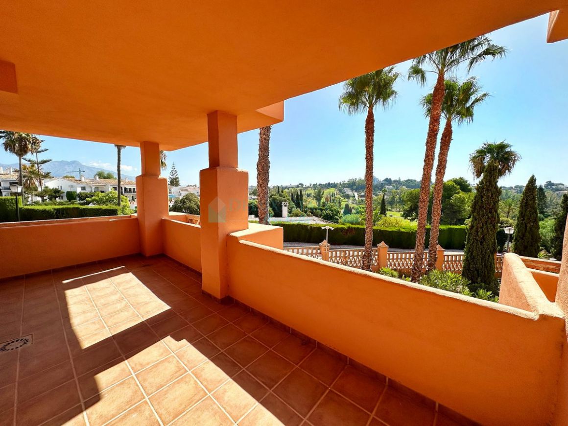 Apartamento en El Paraiso, Estepona