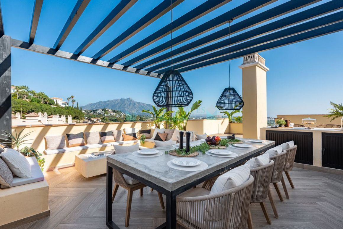 Penthouse in Los Arqueros, Benahavis