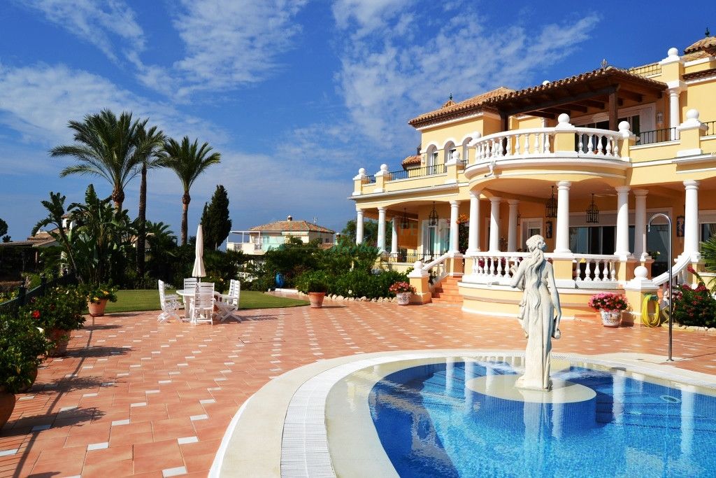 Villa in El Paraiso, Estepona