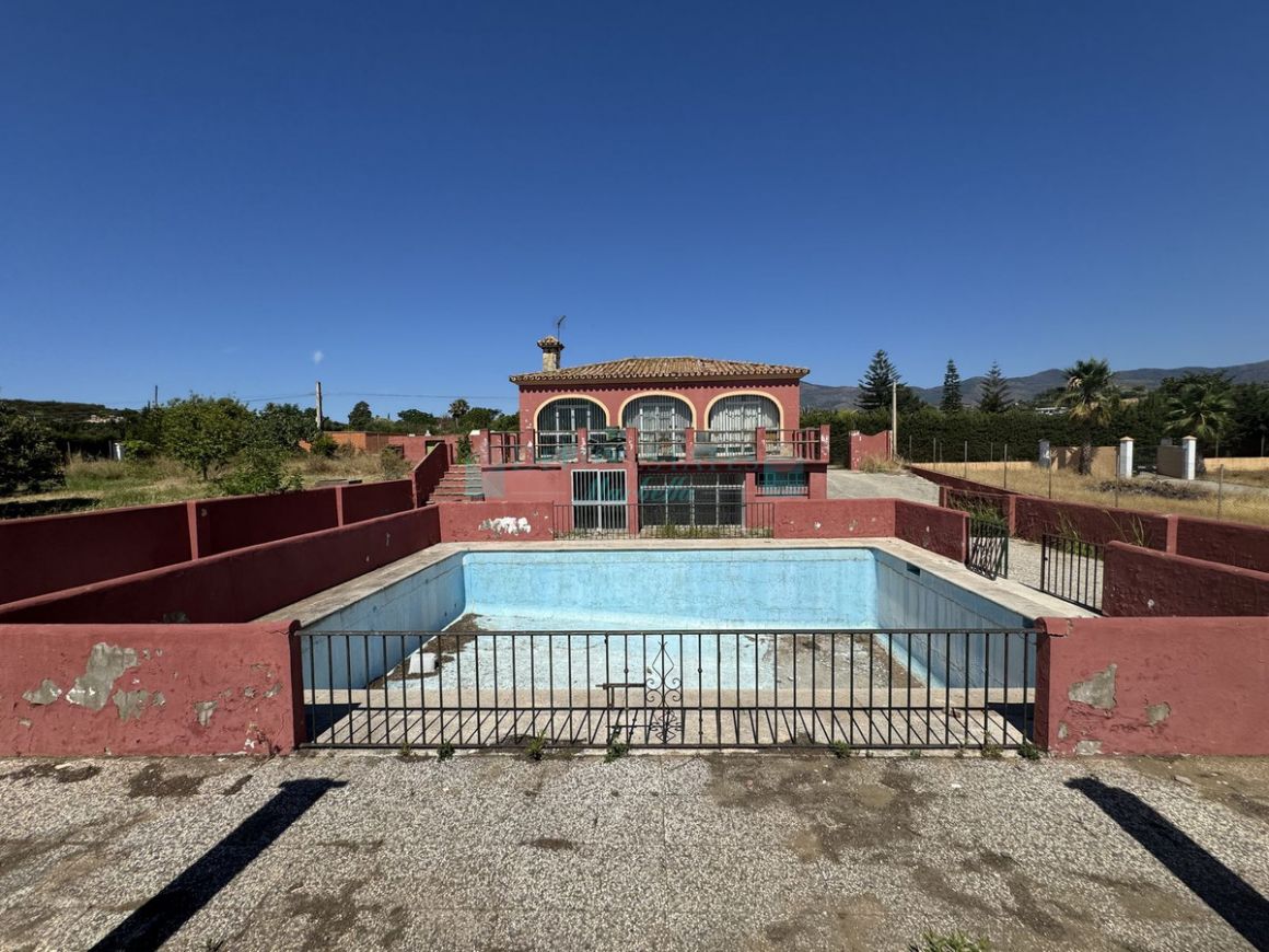 Villa en venta en Estepona