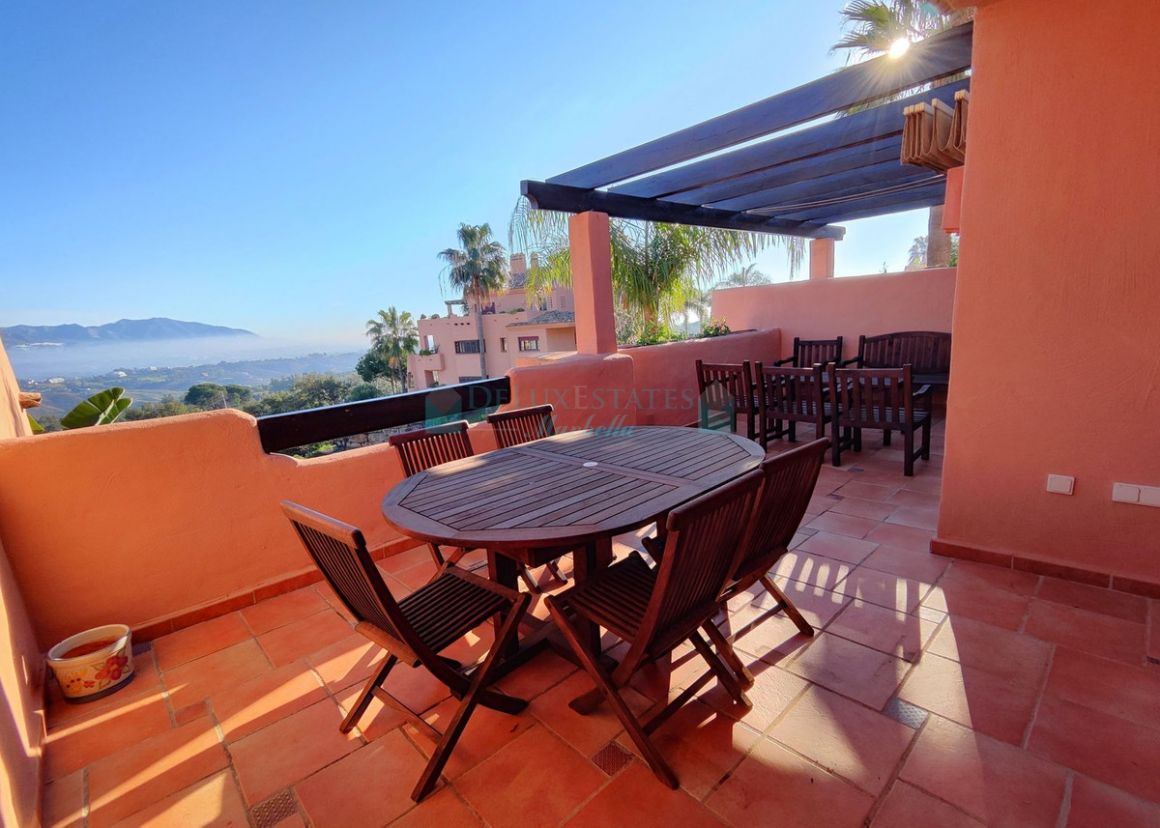 Penthouse for sale in  La Mairena, Marbella East