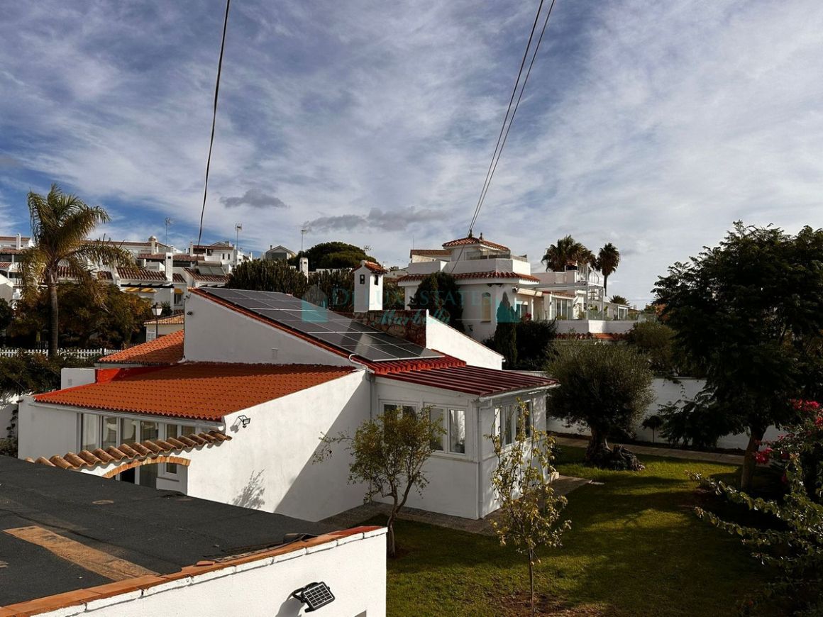 Villa en venta en Estepona