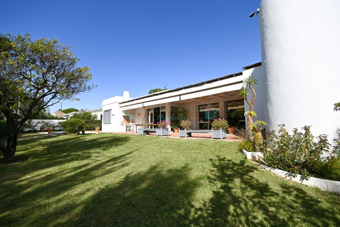 Villa en venta en  Guadalmina Alta, San Pedro de Alcantara