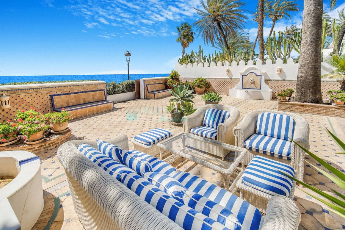 Semi Detached Villa for sale in Marbella