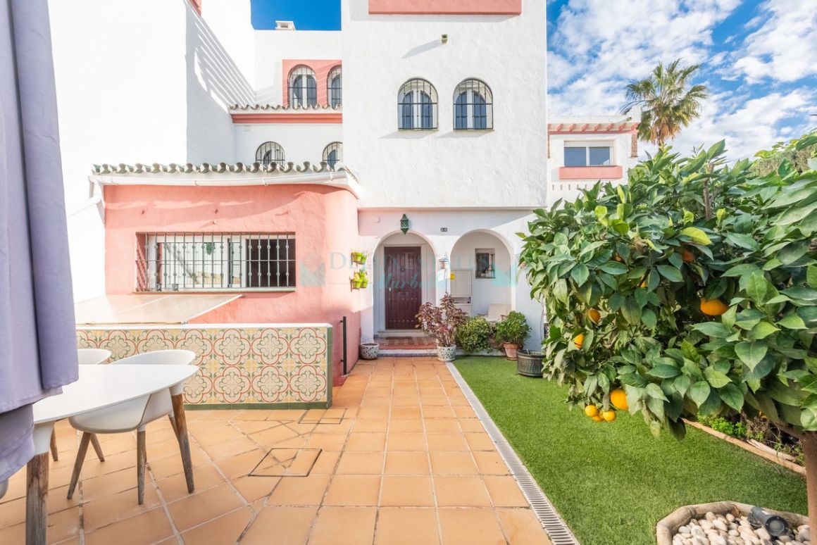 Adosado en venta en  Bel Air, Estepona