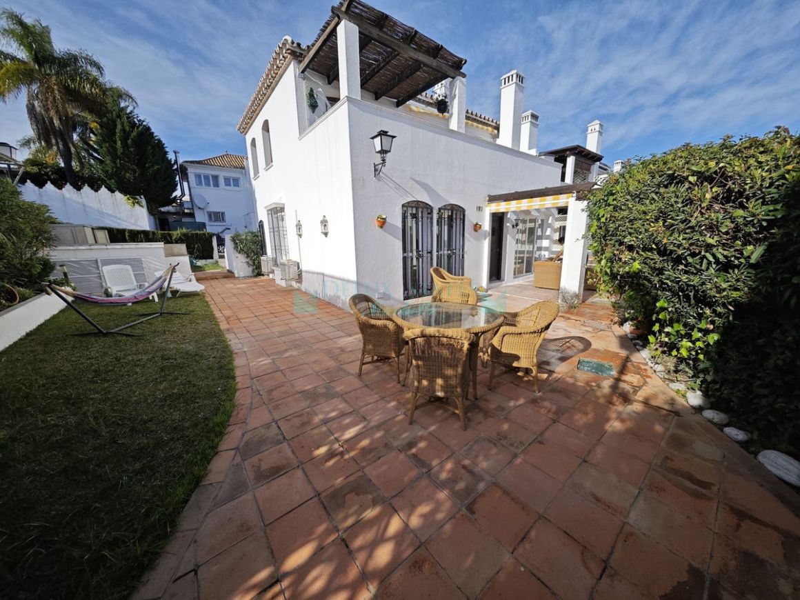 Apartamento Planta Baja en venta en  Benamara, Estepona