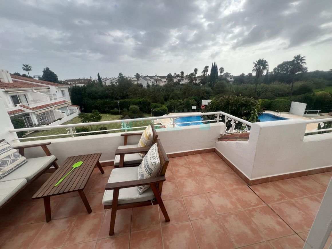 Penthouse for sale in  El Paraiso, Estepona