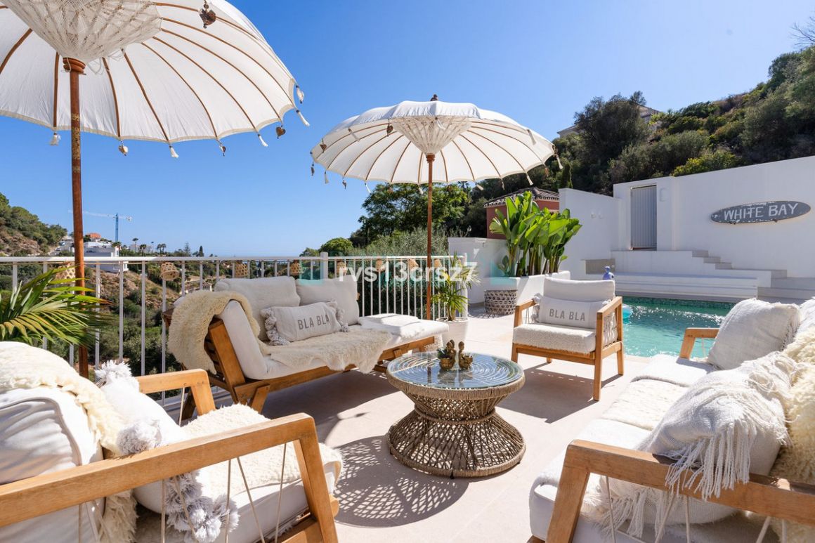 Villa for sale in  El Rosario, Marbella East