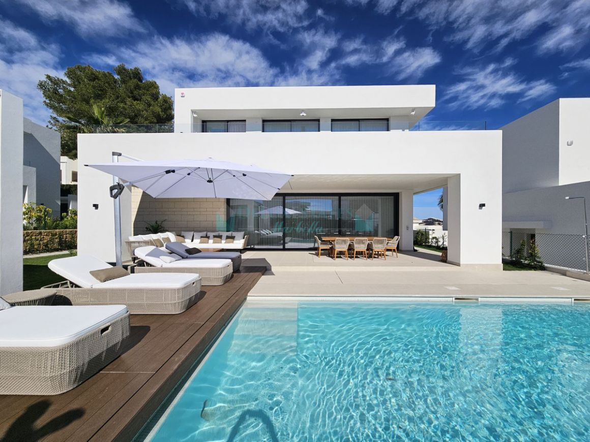 Villa in Rio Real, Marbella East