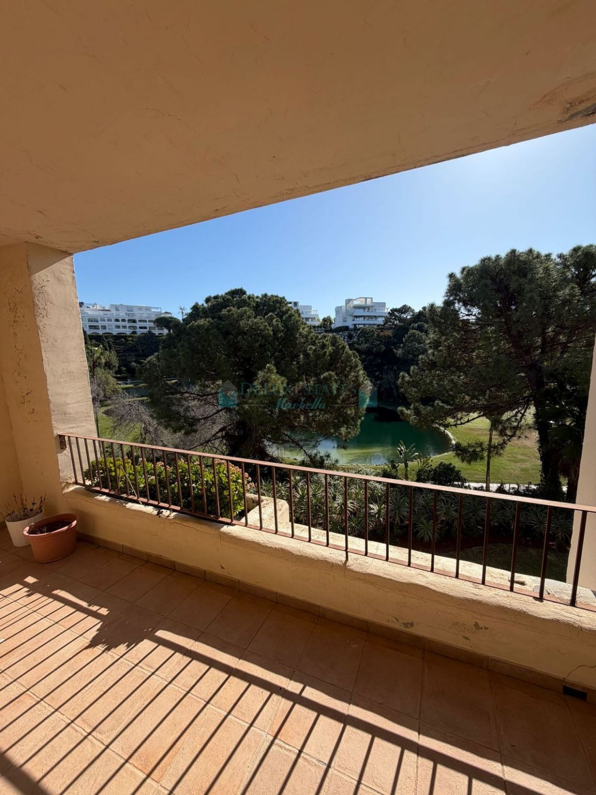 Apartment for sale in Benahavis