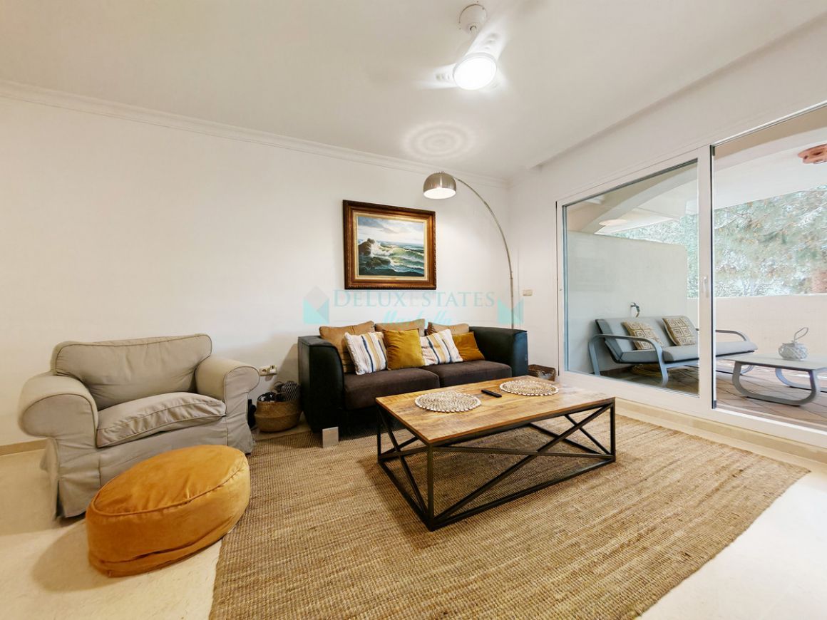 Apartment for rent in  Elviria, Marbella East