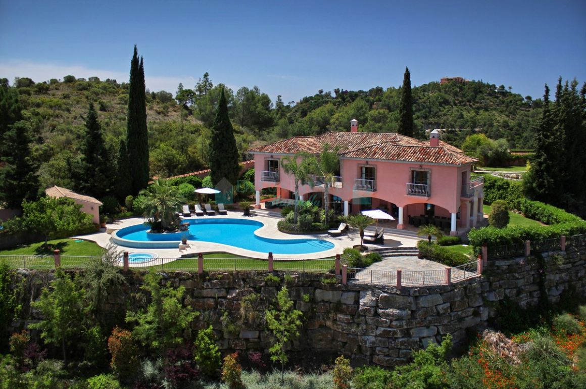 Villa for rent in  El Madroñal, Benahavis