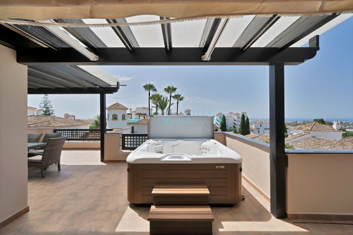 Penthouse for sale in Nueva Andalucia