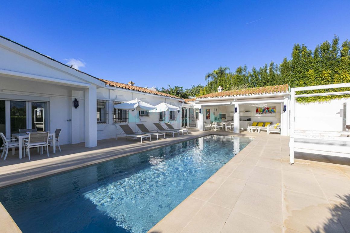 Villa for sale in Benahavis