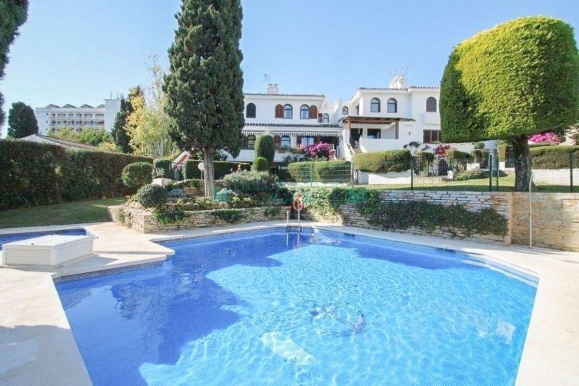 Town House for sale in  Costalita, Estepona