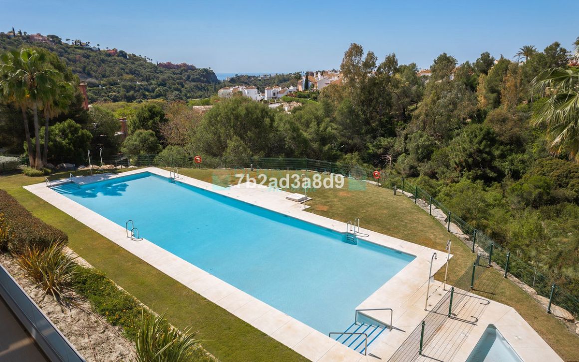 Apartment for sale in Benahavis