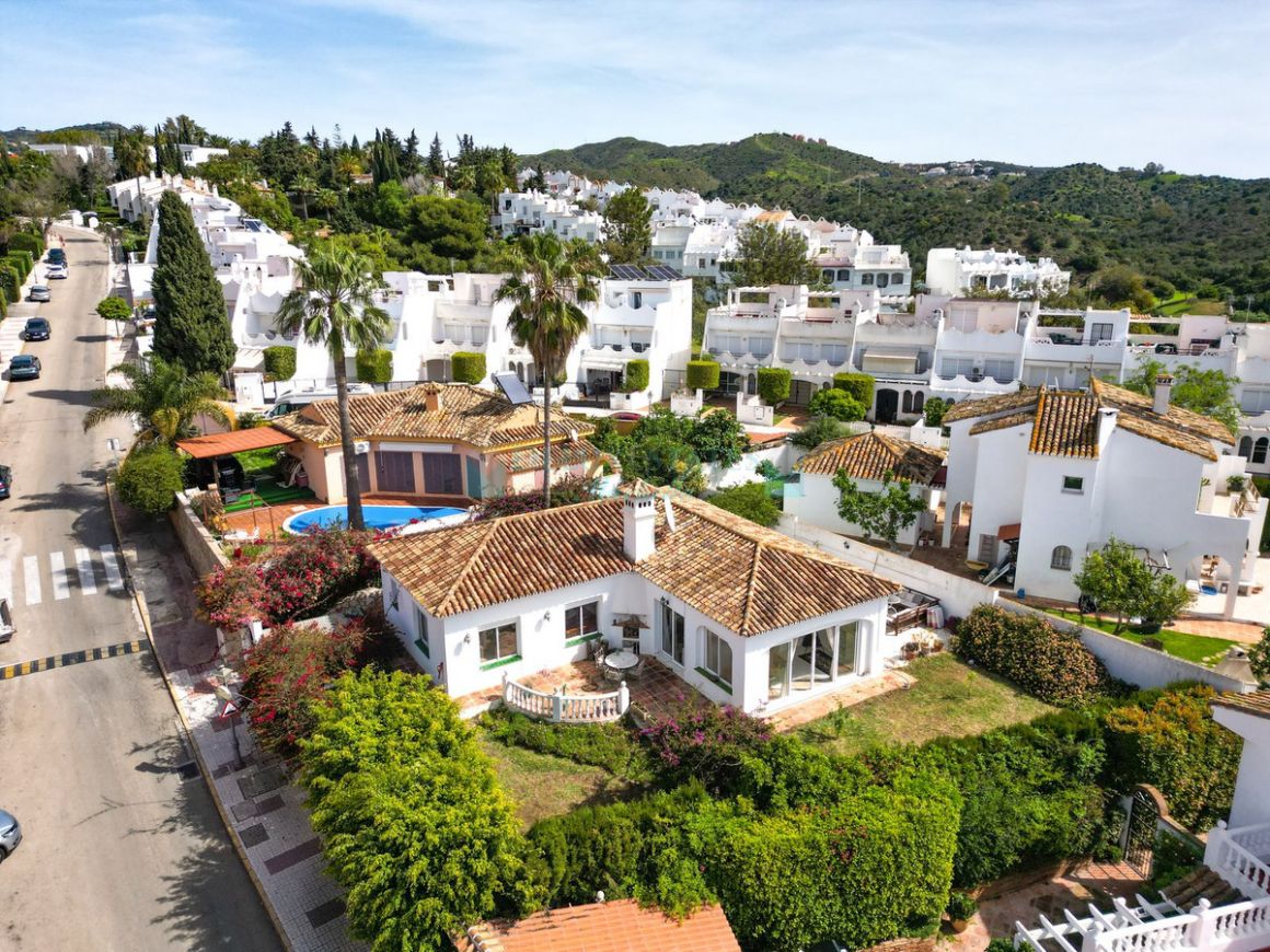 Villa in La Reserva de Marbella, Marbella East