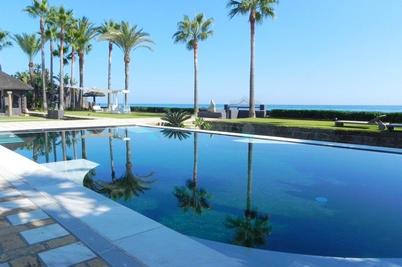 Villa for rent in  Los Monteros, Marbella East