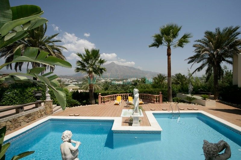 Villa for rent in Nueva Andalucia