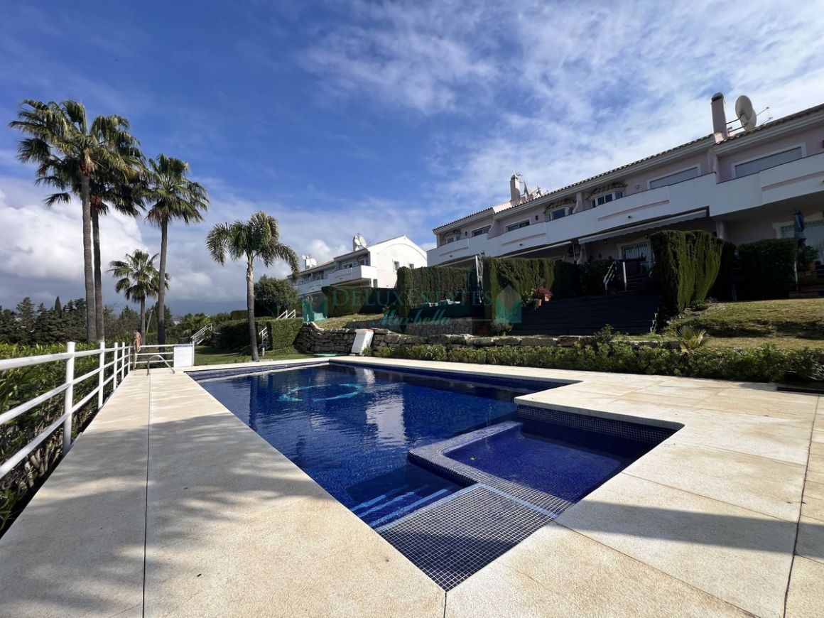 Town House for sale in Estepona