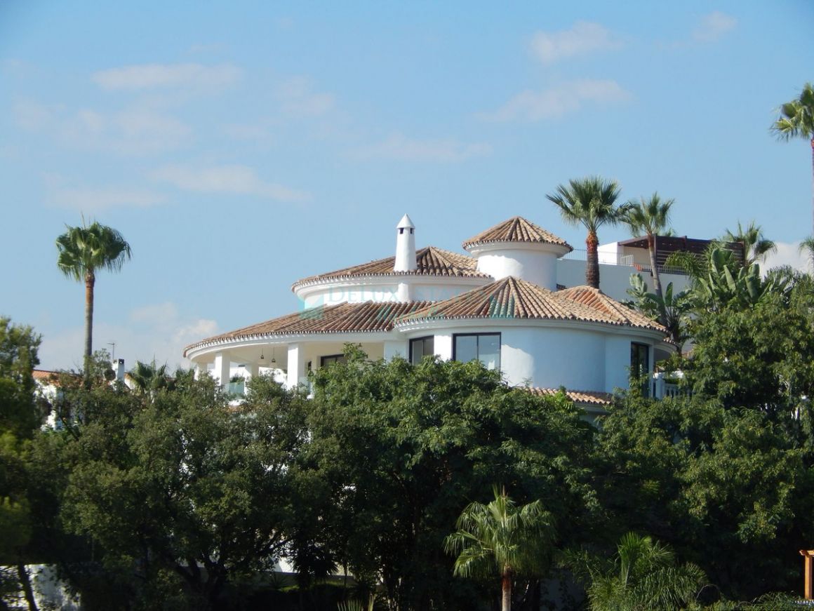 Villa for rent in  El Rosario, Marbella East