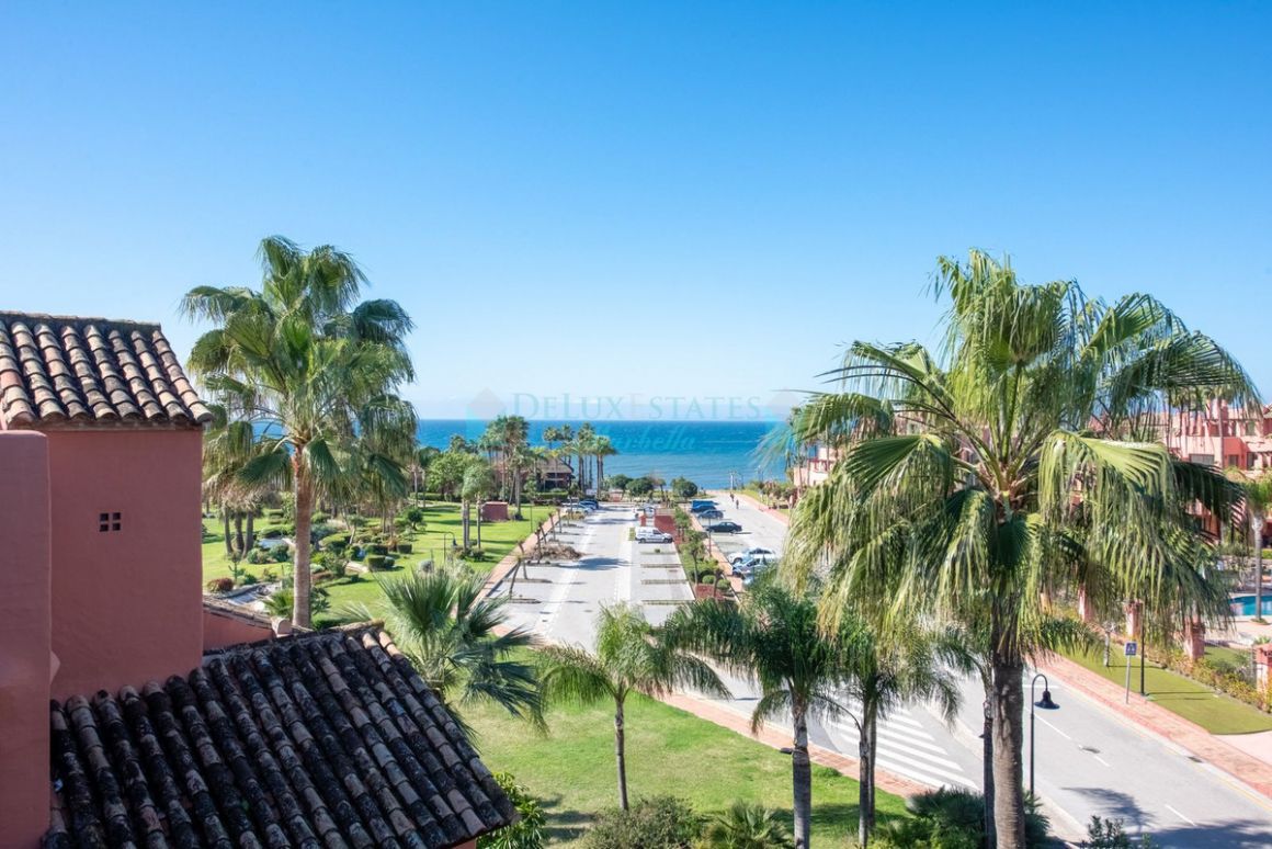 Penthouse for sale in  New Golden Mile, Estepona