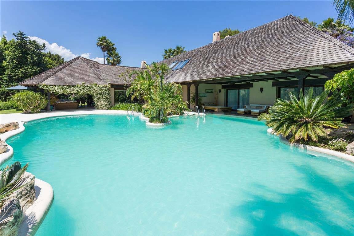 Villa en alquiler en  Rio Real, Marbella Este