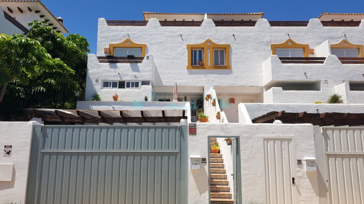 Town House for sale in  Selwo, Estepona