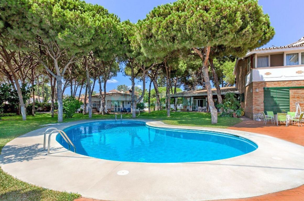 Villa in Artola, Marbella East