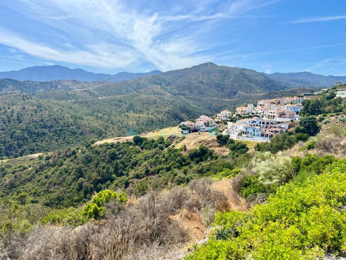 Residential Plot in Benahavis