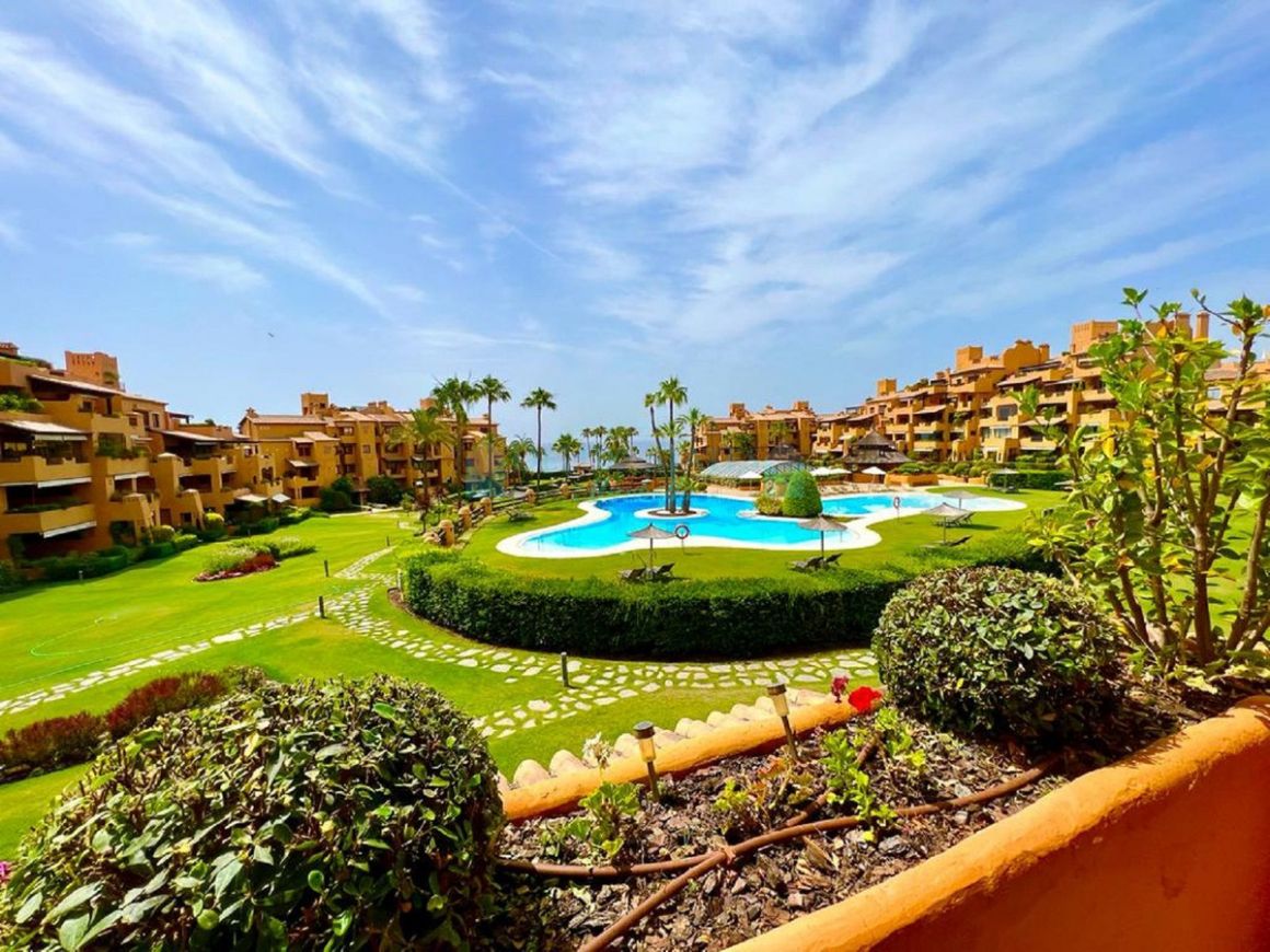 Apartment for rent in  New Golden Mile, Estepona