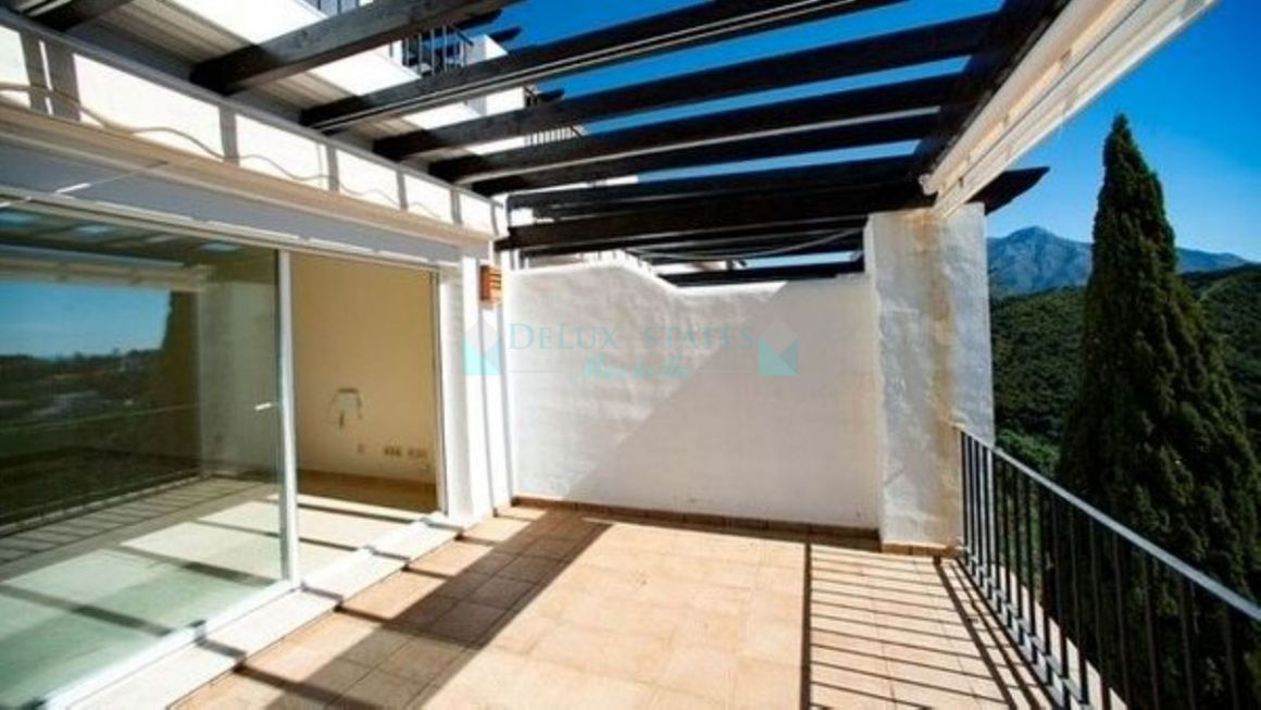 Penthouse for sale in  La Quinta, Benahavis