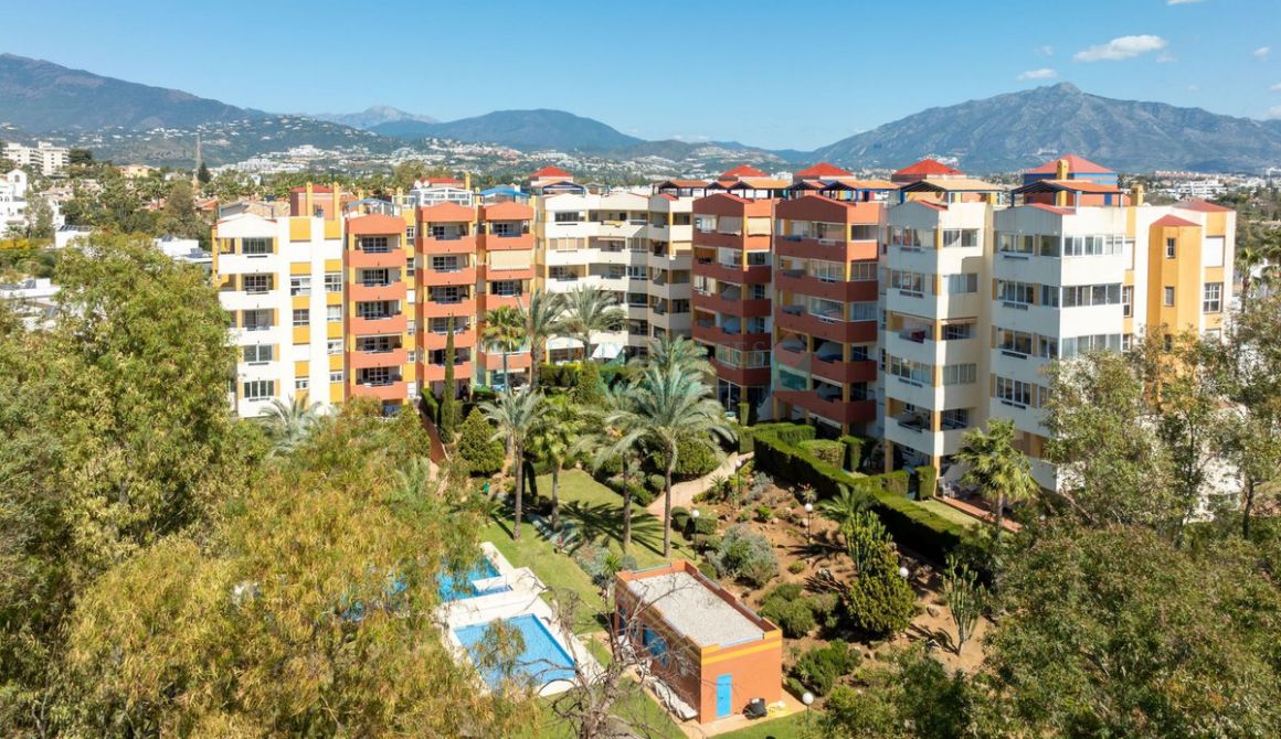 Ático en venta en  Atalaya, Estepona