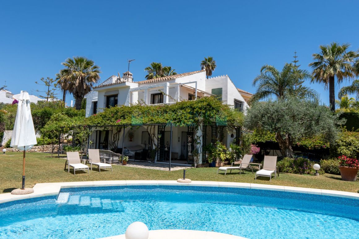 Villa in Nueva Andalucia