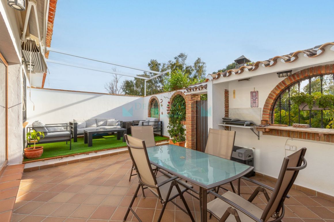 Adosado en venta en  Elviria, Marbella Este