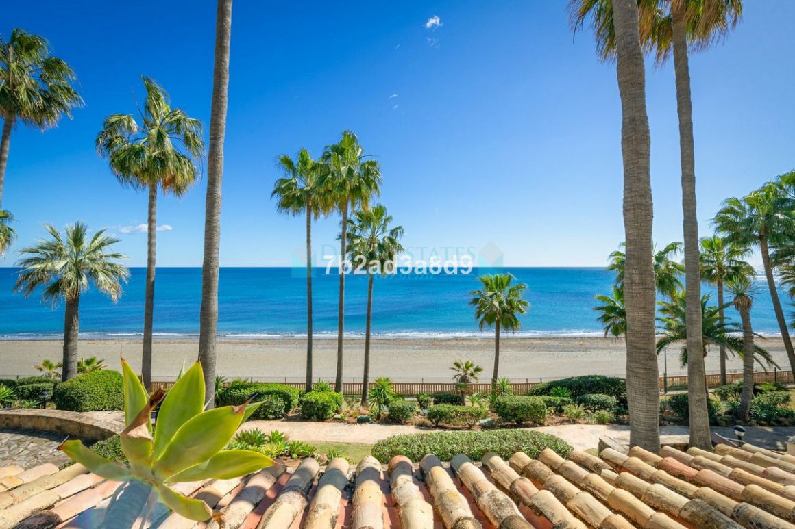 Apartment for sale in  New Golden Mile, Estepona