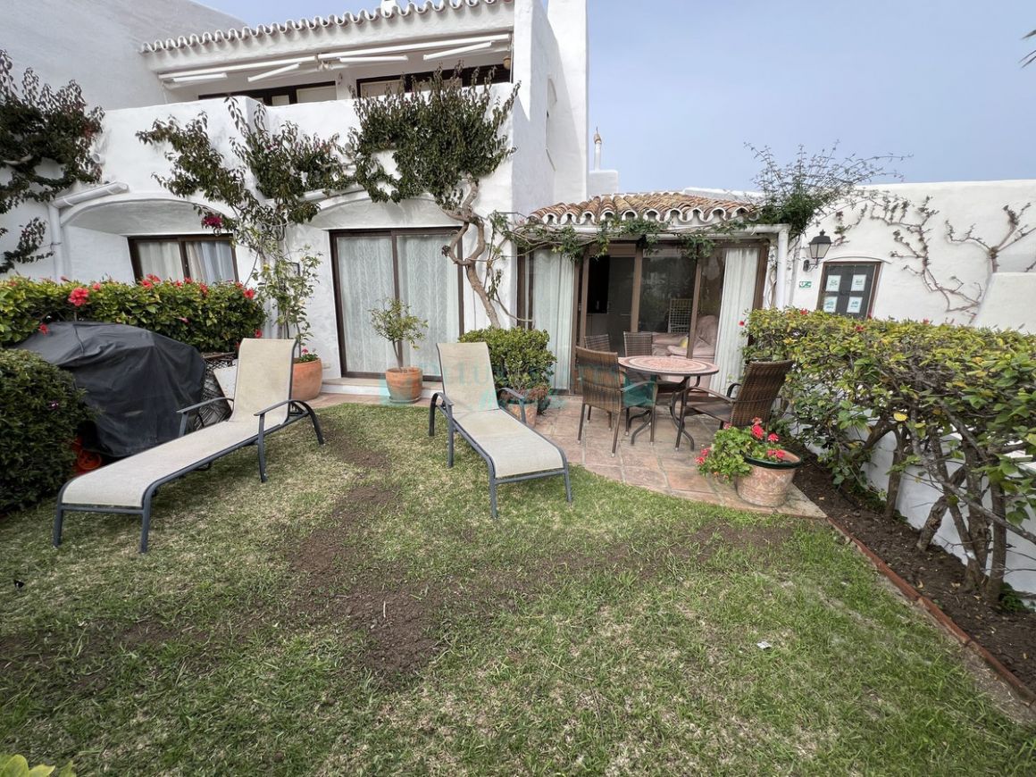 Apartamento Planta Baja en venta en  New Golden Mile, Estepona