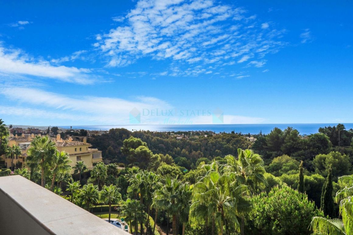 Penthouse for sale in  Sierra Blanca, Marbella Golden Mile