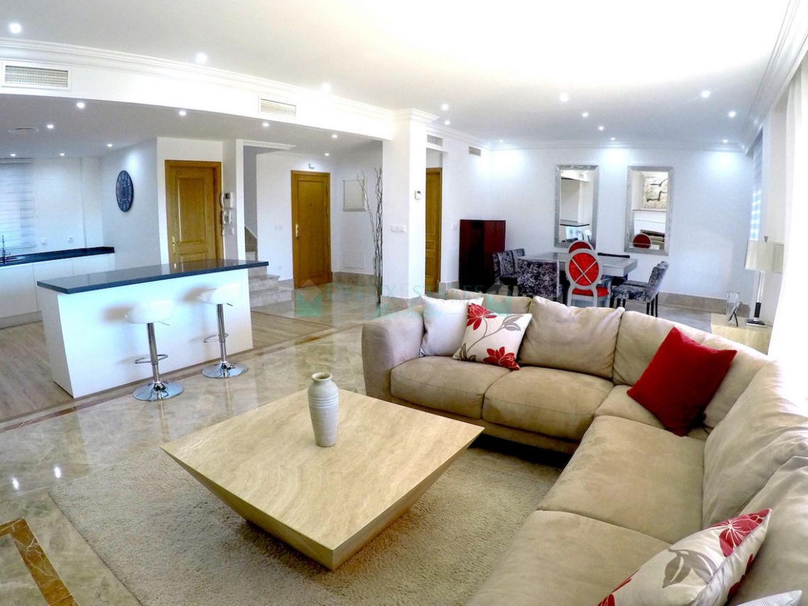 Semi Detached Villa for rent in  Santa Clara, Marbella East